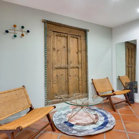 Urban Flat 161 - Luxury 4 Bedrooms Апартаменты *