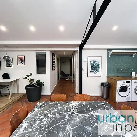 Urban Flat 161 - Luxury 4 Bedrooms