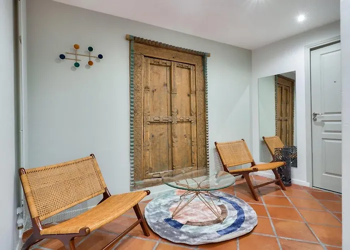 Urban Flat 161 - Luxury 4 Bedrooms 公寓 *